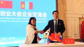 中国内蒙古自治区中俄互贸旅游公司/FATA/与蒙古国阿拉坦布拉格自由区责人哈·巴勒吉玛签订了经贸合作意向协议